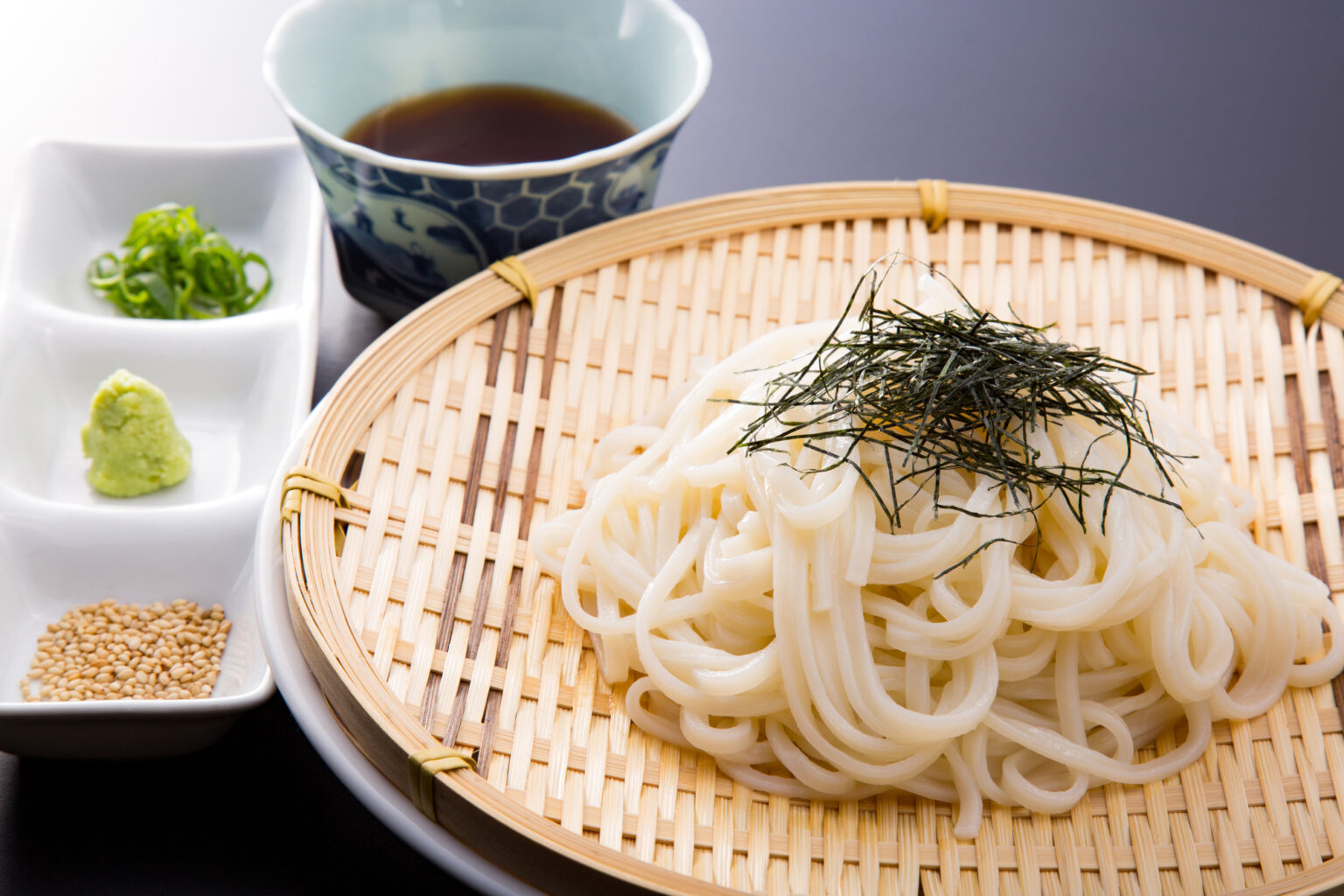 【稲庭うどん】300年の伝統と秘伝〜秋田が誇る白い糸の物語と極上の喉越しの秘密 | 稲庭うどん日々是好日